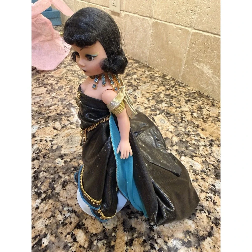 Madame Alexander Cleopatra 86002 1996 Legends #0023/2500 Doll Box COA